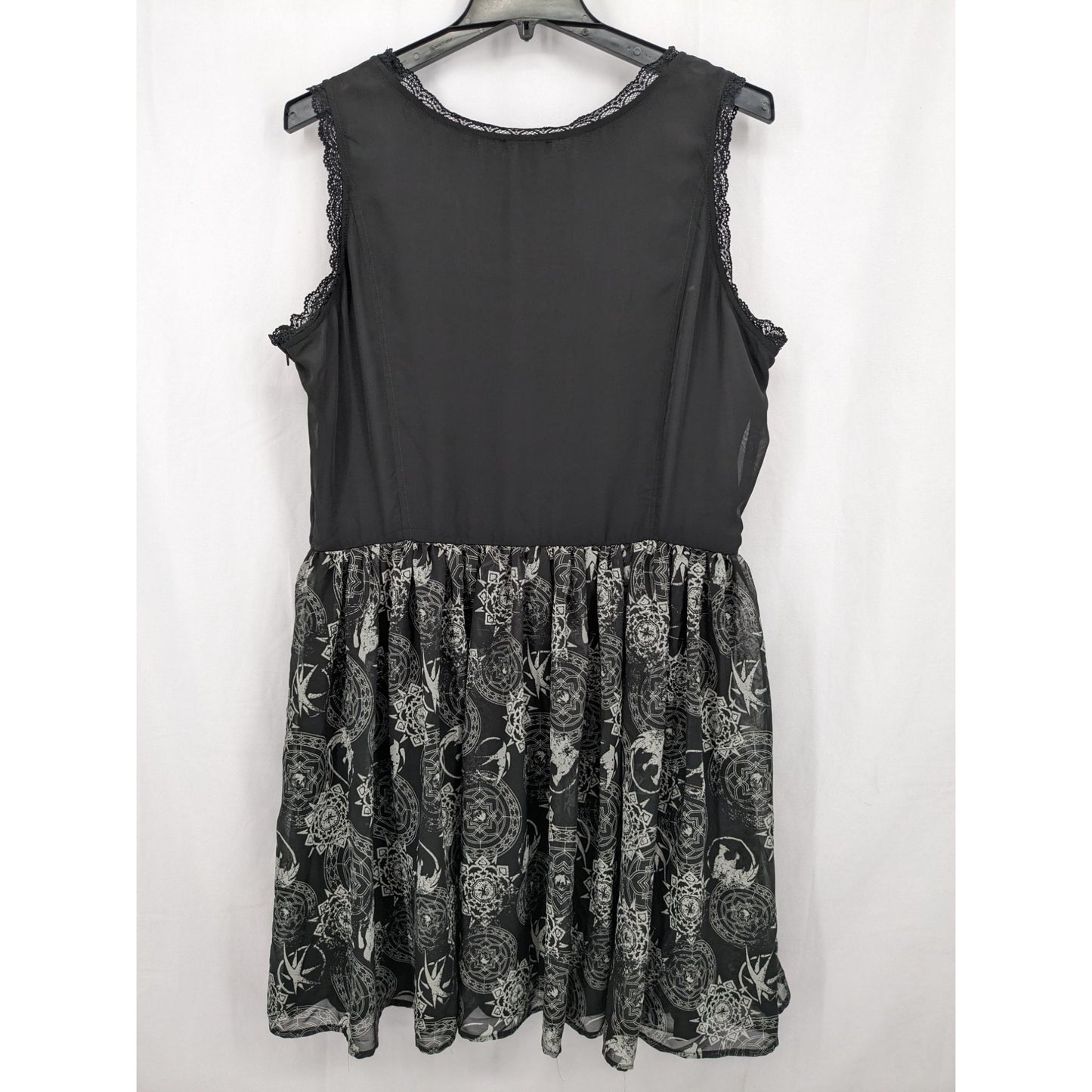 Hot Topic Women The Witcher Yennefer Symbols Sleeveless Chiffon Dress Size 2X