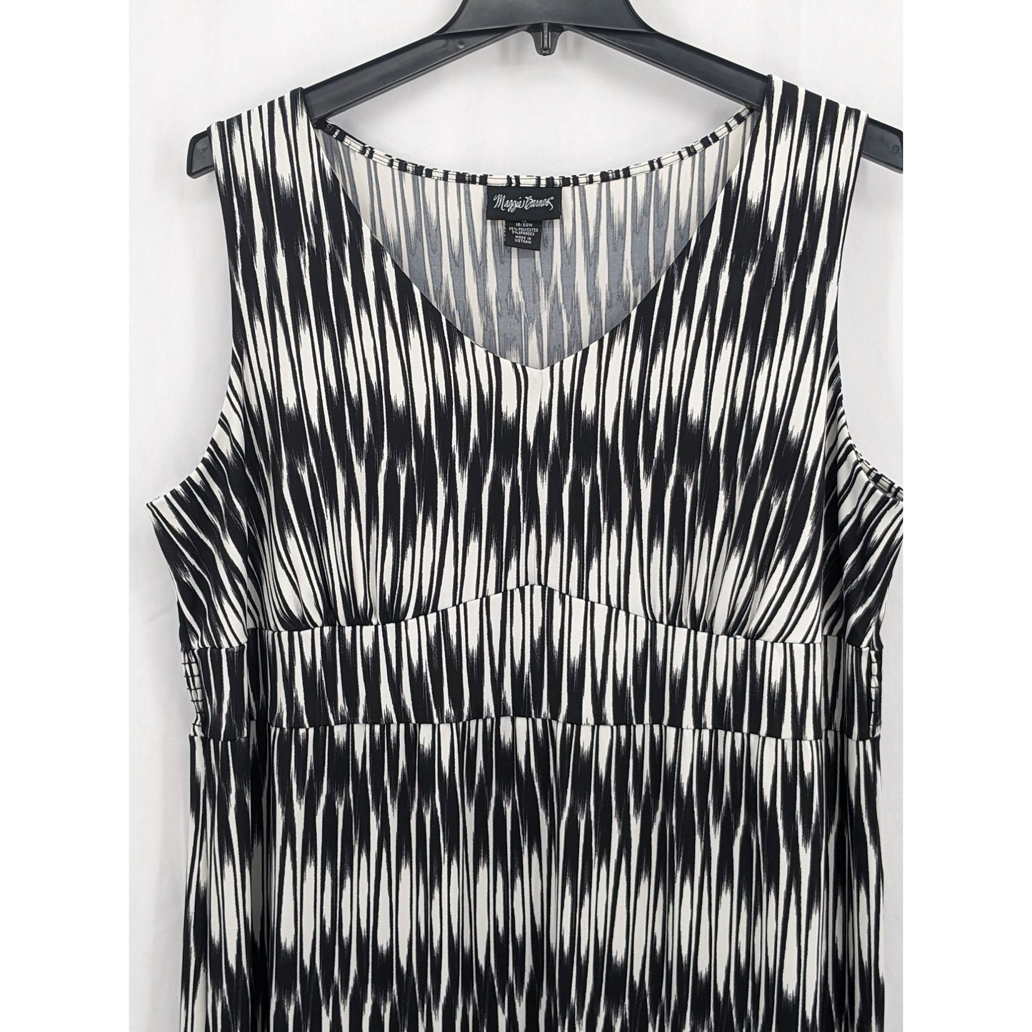 Maggie Barnes Women Black & White Sleeveless Shift Maxi Dress Size 1X