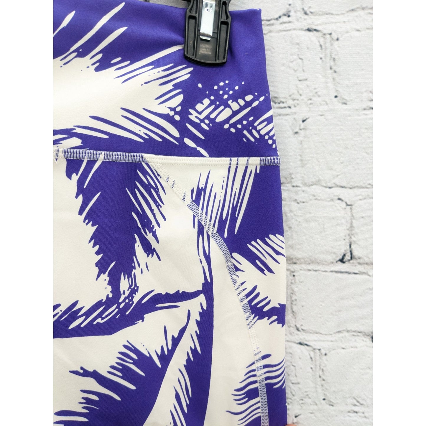 New Fabletics Women's Pureluxe HIgh-Waisted Printed  Purple & White Size 7/8