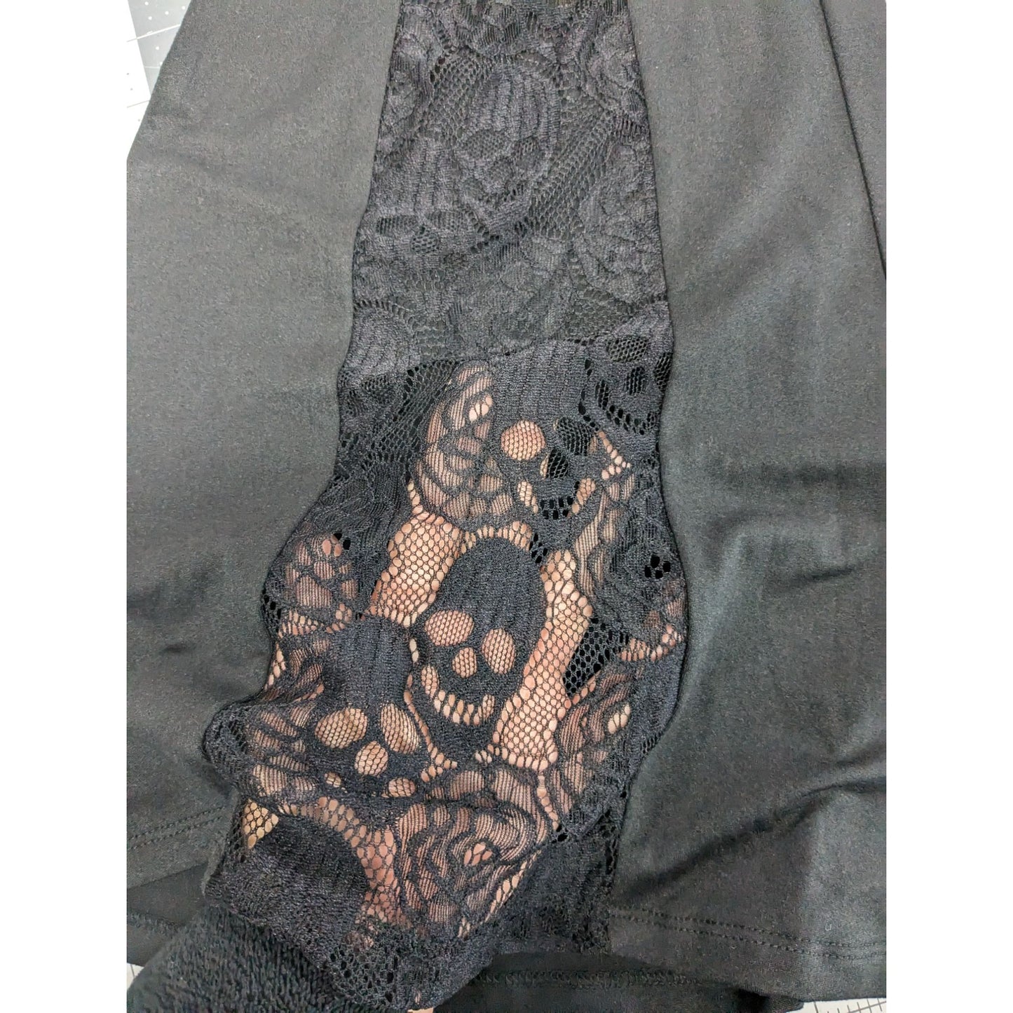 Hot Topic Women Black Front Lace Skulls Flare Y2K Leggings Size M