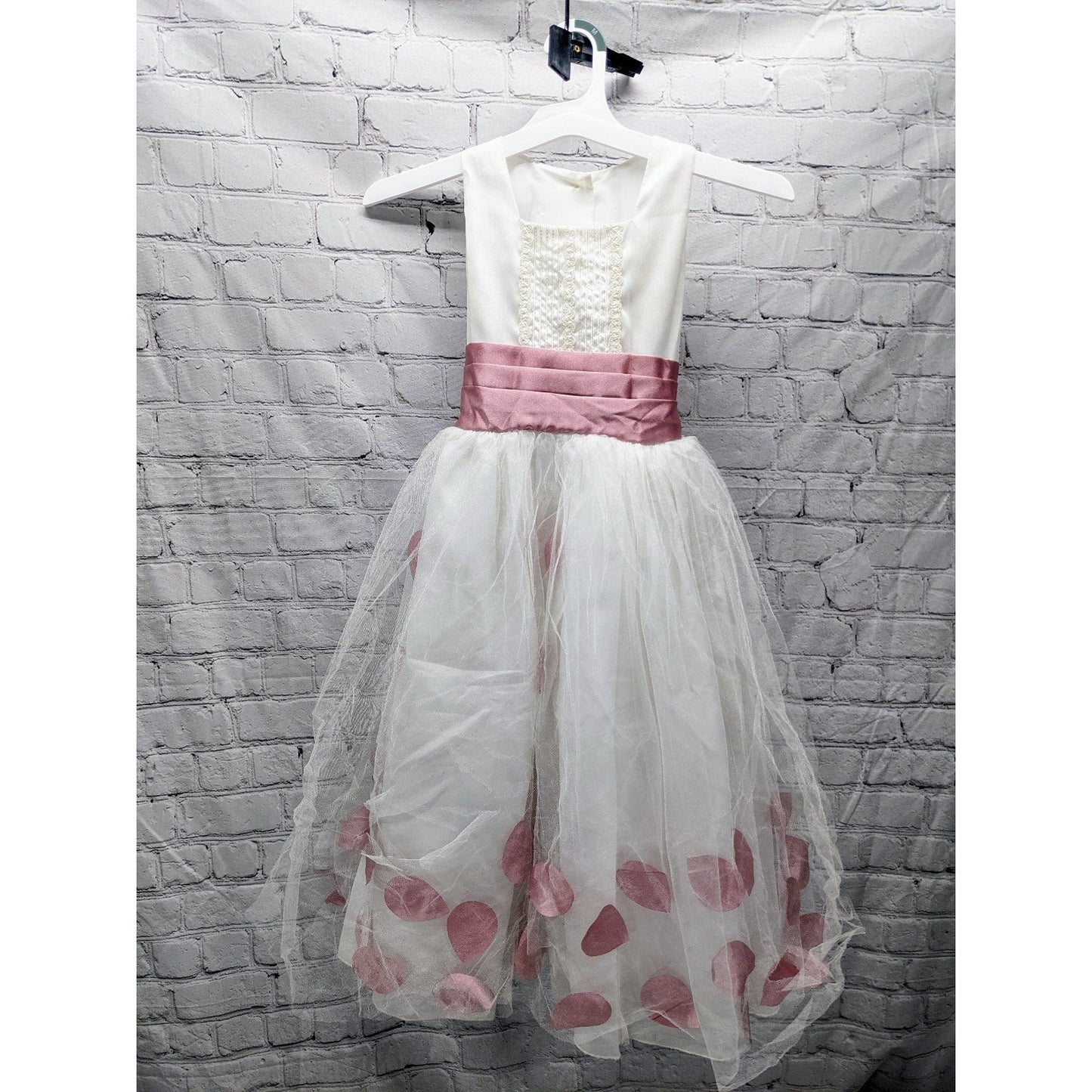 Flower Girl dress white and pink petals size 6 pre-owned