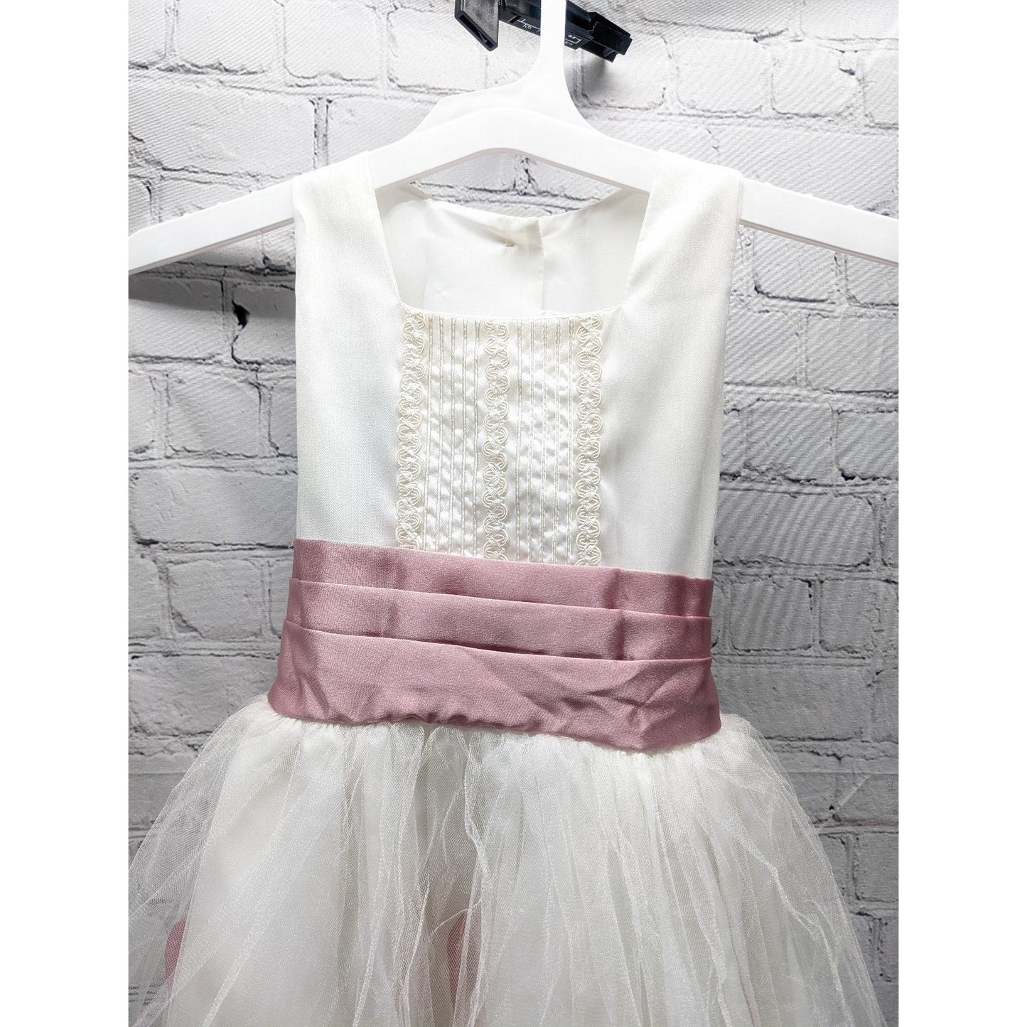 Flower Girl dress white and pink petals size 6 pre-owned